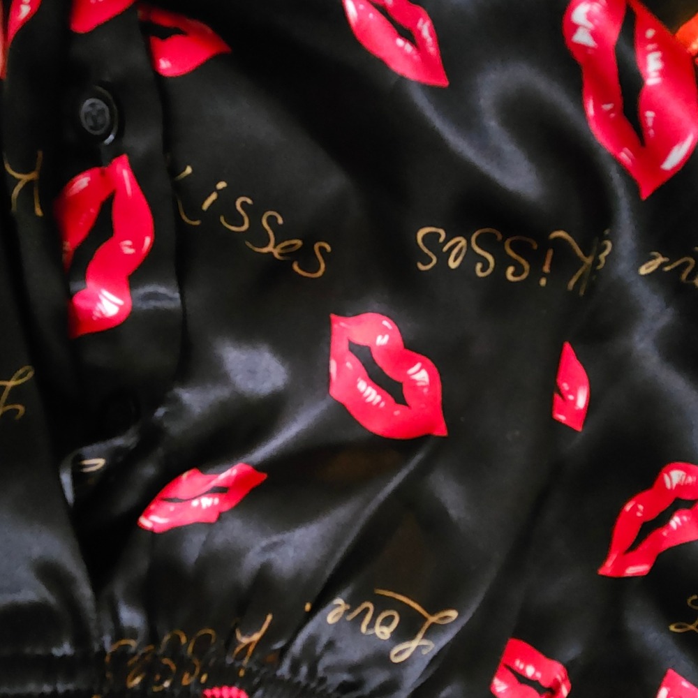 J.W.E. Designs Mens XL Silk Boxer Shorts Black Red Lips Love & Kisses Print - Picture 4 of 7